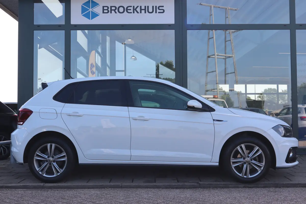 1.0 TSI R-Line Edition 95PK AUTOMAAT | Airco | App-Connect draadloze smartphone integratie | Cruise control adaptief