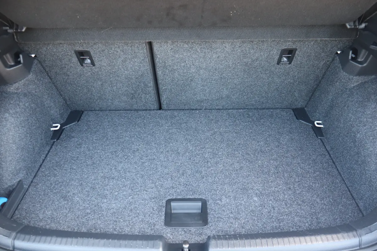 1.0 TSI R-Line Edition 95PK AUTOMAAT | Airco | App-Connect draadloze smartphone integratie | Cruise control adaptief