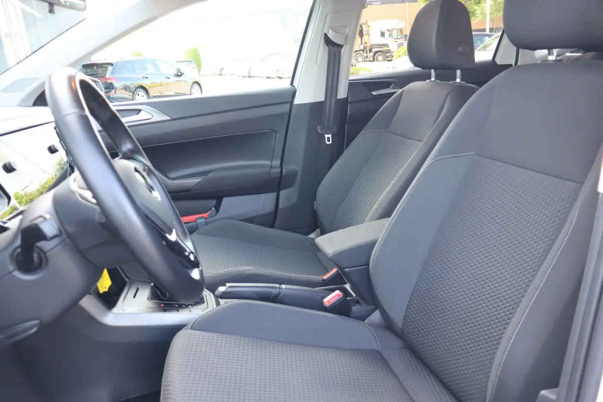 1.0 TSI R-Line Edition 95PK AUTOMAAT | Airco | App-Connect draadloze smartphone integratie | Cruise control adaptief