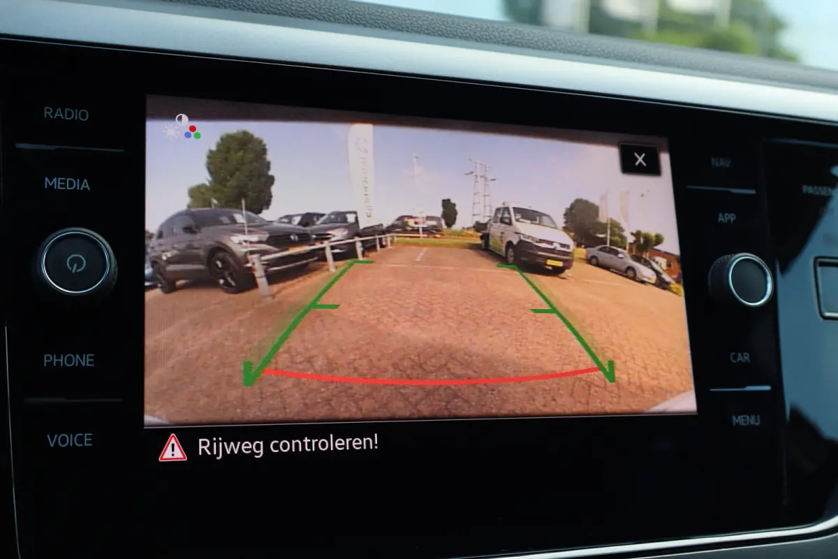 1.0 TSI R-Line Edition 95PK AUTOMAAT | Airco | App-Connect draadloze smartphone integratie | Cruise control adaptief