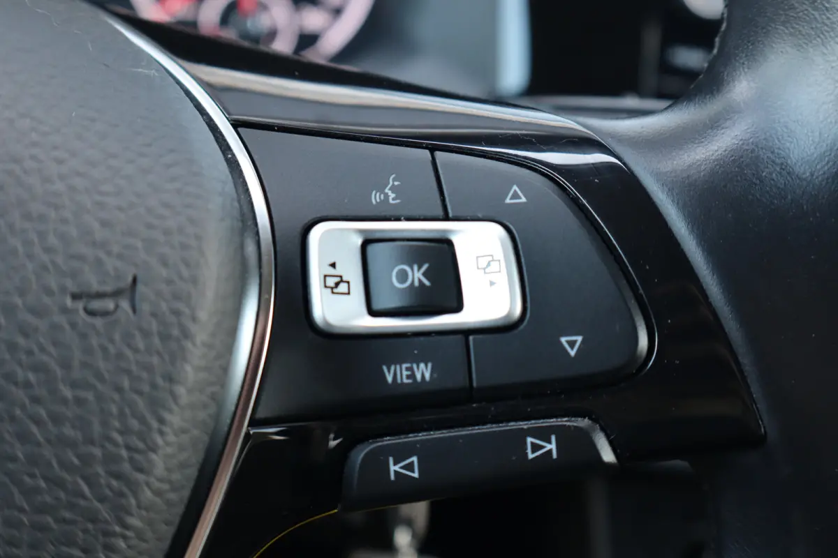 1.0 TSI R-Line Edition 95PK AUTOMAAT | Airco | App-Connect draadloze smartphone integratie | Cruise control adaptief