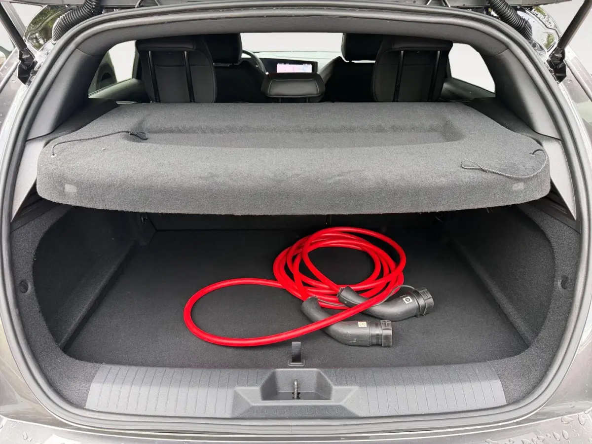 54 kWh Business Edition 95 % SOH 360 Camera | Unieke KM stand | Stoel + stuurverwarming | 12 Maanden BOVAG | Climate control | ACC |