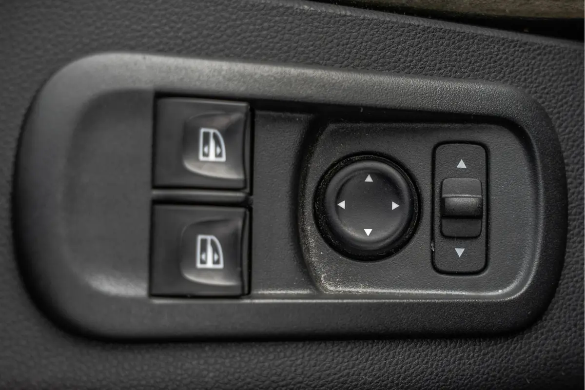 15.389 KM! | Bakwagen met Laadklep | 146PK | LED | Airco