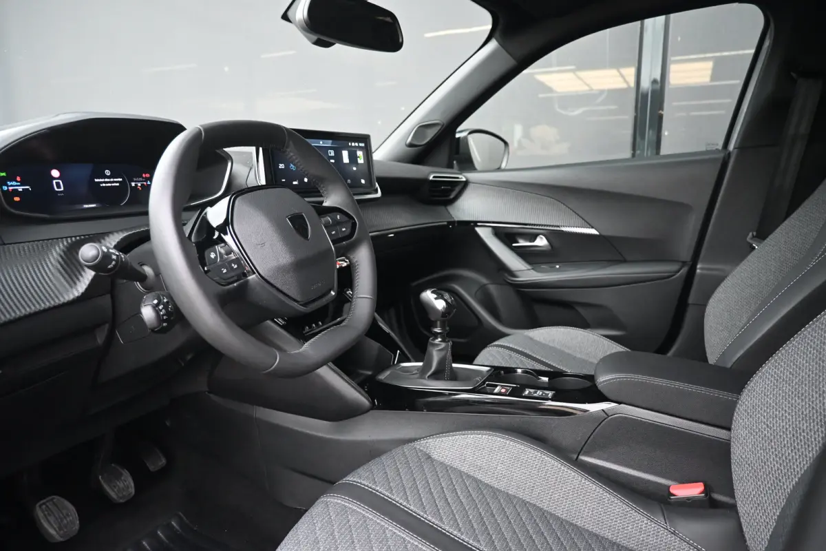 1.2 PureTech 100 Allure | Navigatie | Keyless-Entry | Climate Control | Full-LED | Parkeersensoren | !!