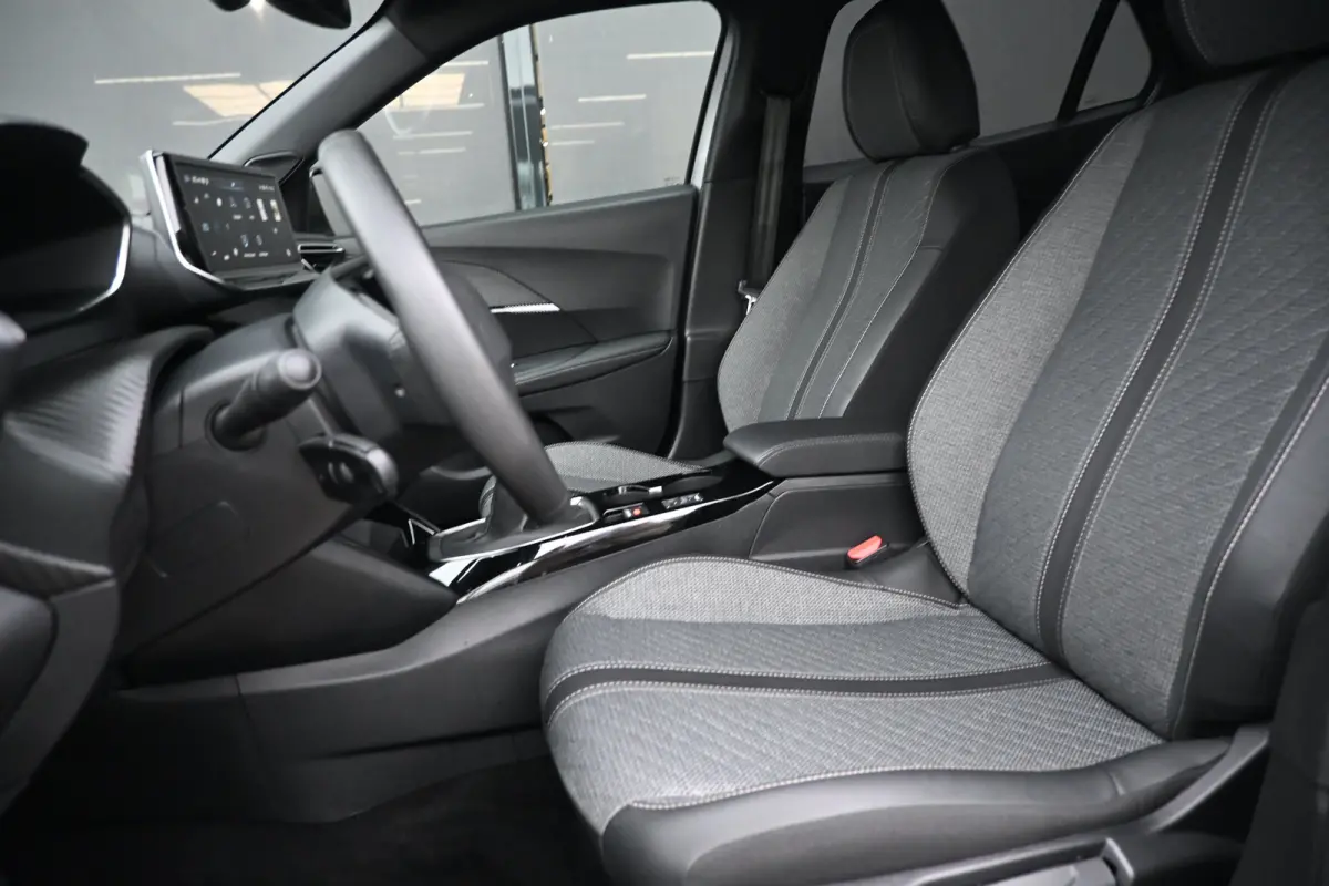 1.2 PureTech 100 Allure | Navigatie | Keyless-Entry | Climate Control | Full-LED | Parkeersensoren | !!