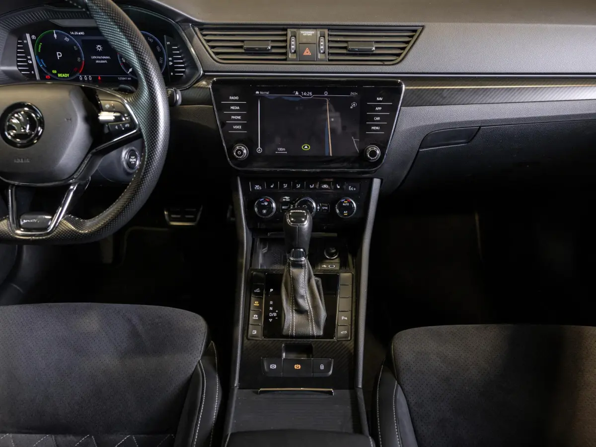 1.4 TSI iV Sportline Business / 218pk / Trekhaak / Stoel en stuur verwarming /