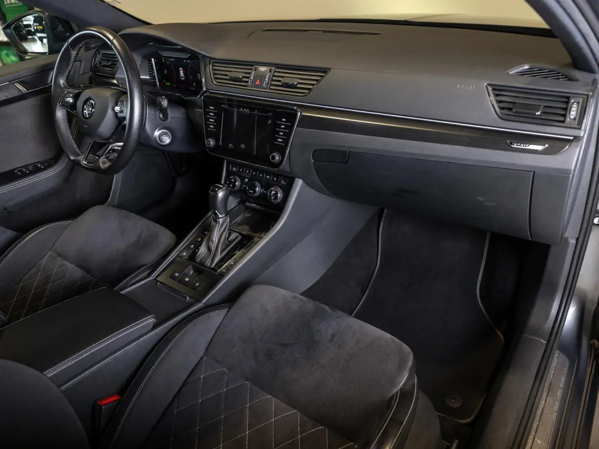 1.4 TSI iV Sportline Business / 218pk / Trekhaak / Stoel en stuur verwarming /