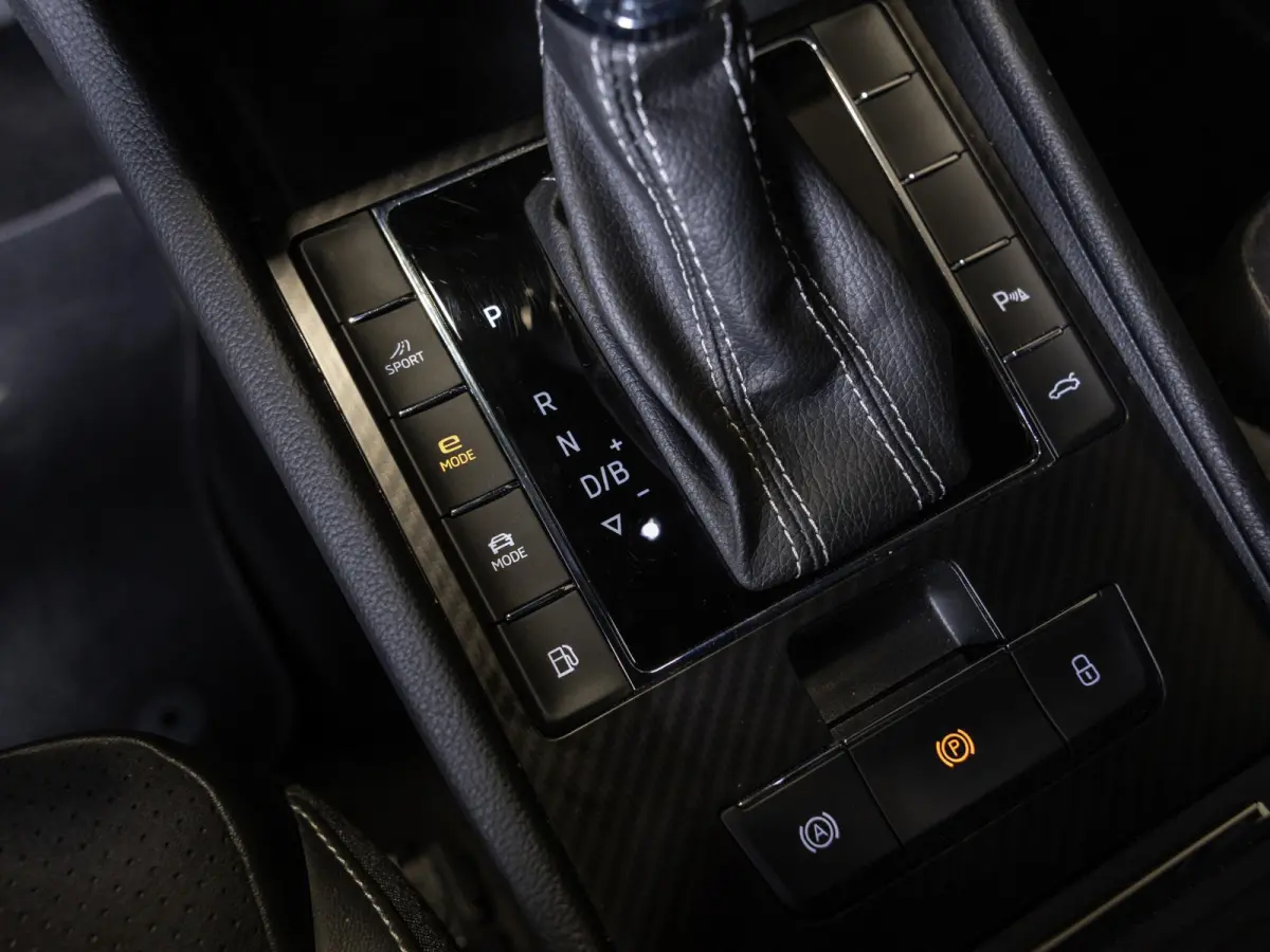 1.4 TSI iV Sportline Business / 218pk / Trekhaak / Stoel en stuur verwarming /