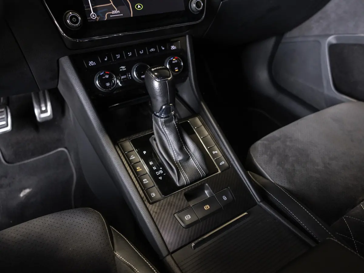 1.4 TSI iV Sportline Business / 218pk / Trekhaak / Stoel en stuur verwarming /