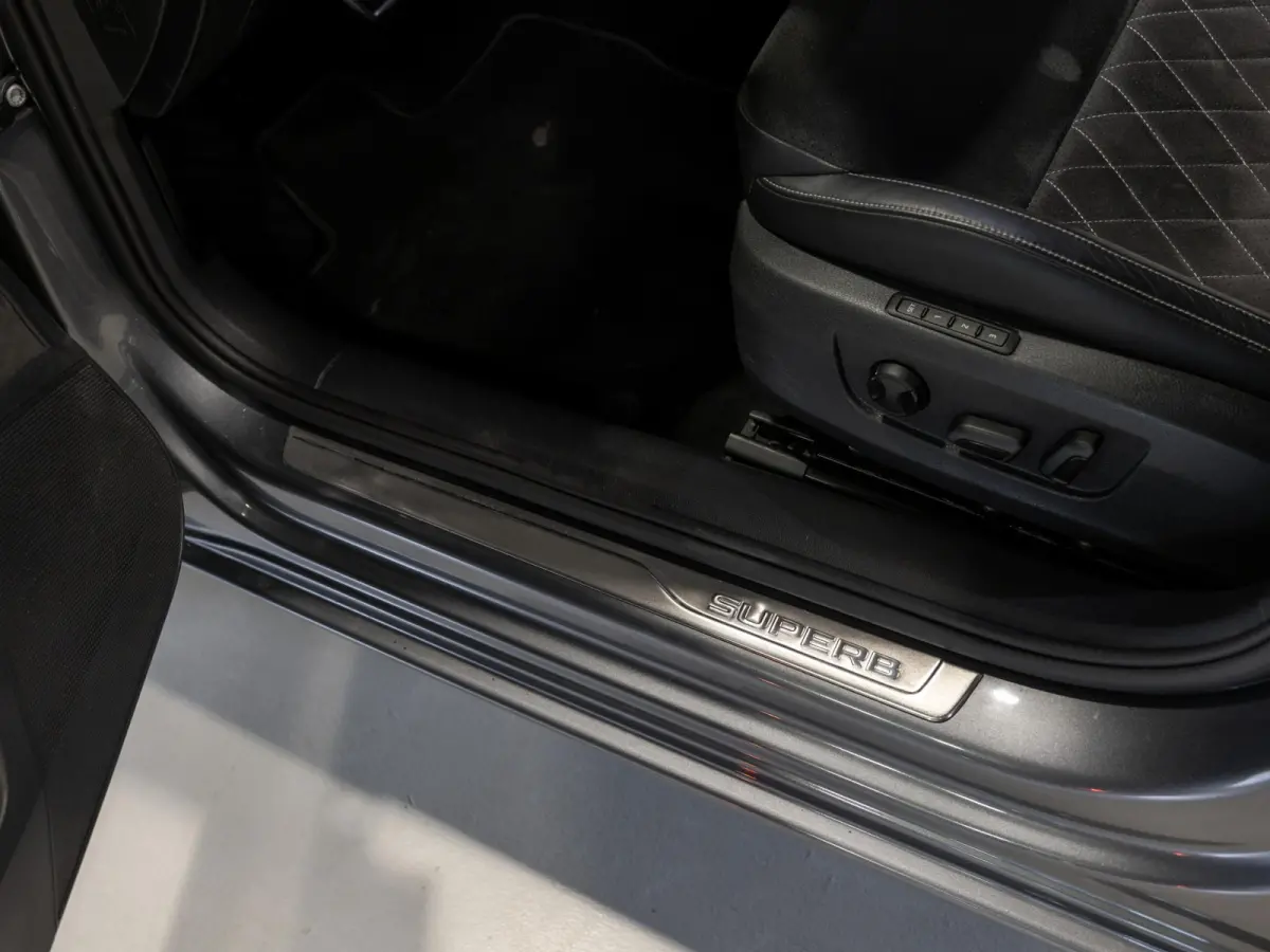 1.4 TSI iV Sportline Business / 218pk / Trekhaak / Stoel en stuur verwarming /