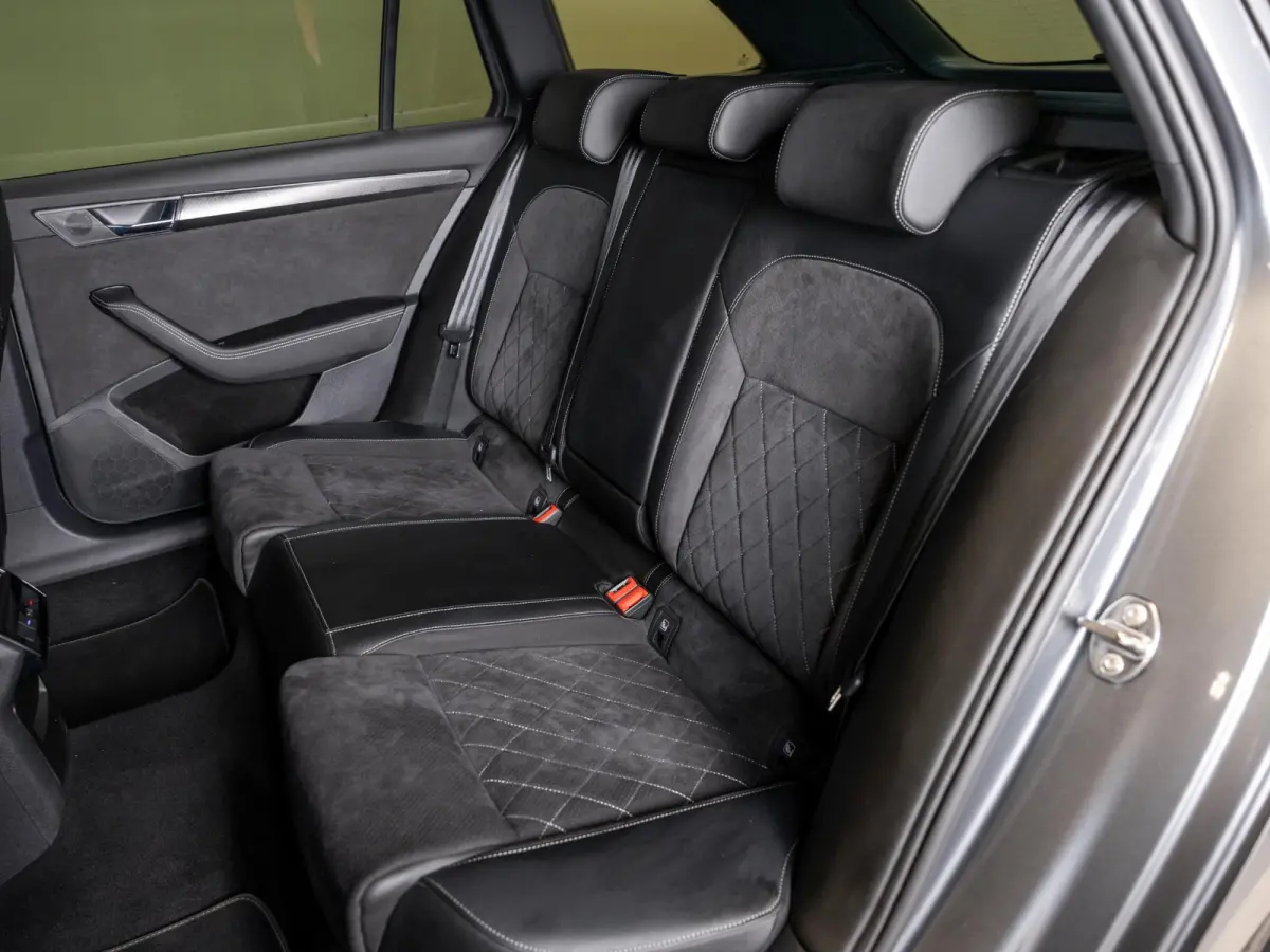 1.4 TSI iV Sportline Business / 218pk / Trekhaak / Stoel en stuur verwarming /