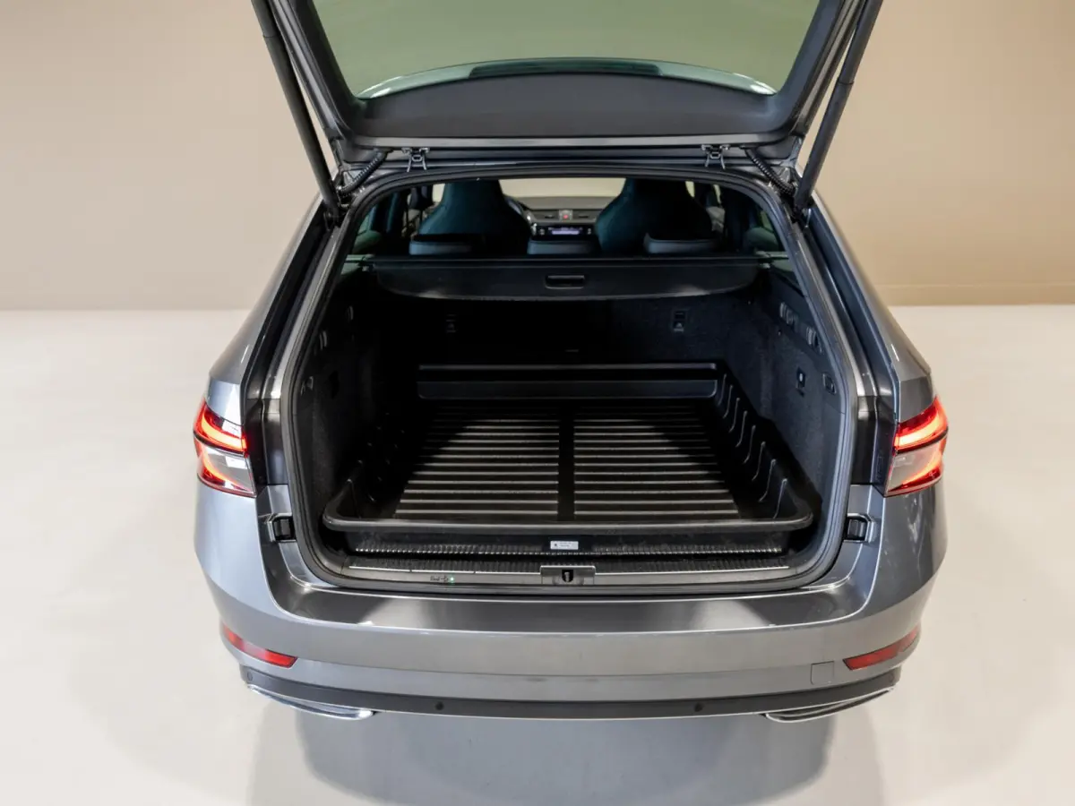 1.4 TSI iV Sportline Business / 218pk / Trekhaak / Stoel en stuur verwarming /