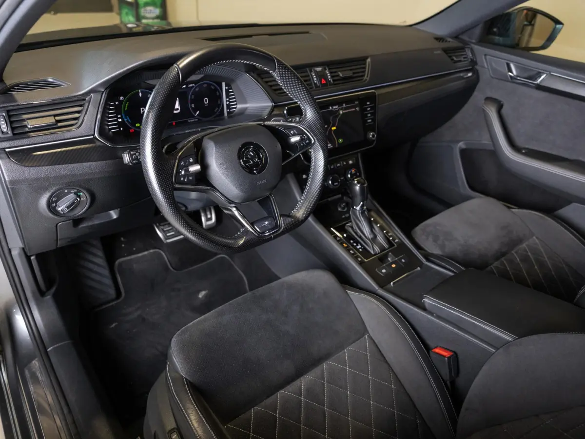 1.4 TSI iV Sportline Business / 218pk / Trekhaak / Stoel en stuur verwarming /