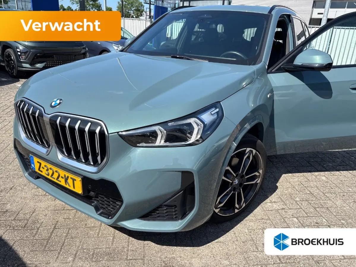 sDrive18i M-Sport pakket | M-sport pakket | 19'' Velgen | Schuifdak | Wegklapbare trekhaak | Premium Audio | Adaptive cruise controle | Elektrische achterklep | Bestuurdersstoel met geheugen