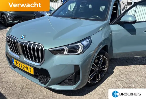 sDrive18i M-Sport pakket | M-sport pakket | 19'' Velgen | Schuifdak | Wegklapbare trekhaak | Premium Audio | Adaptive cruise controle | Elektrische achterklep | Bestuurdersstoel met geheugen