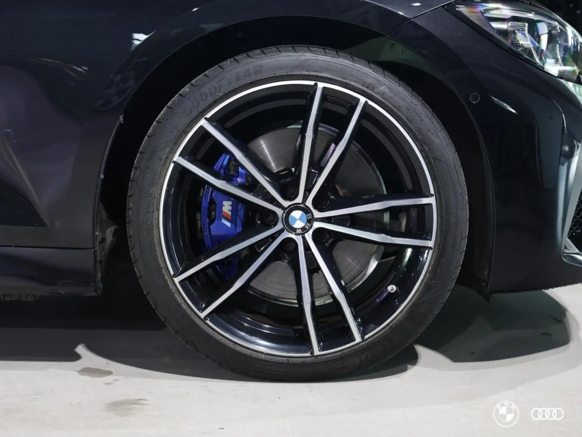 M340i xDrive M SPORT / PANODAK / ACC / MEMORY / HEADUP / 19"