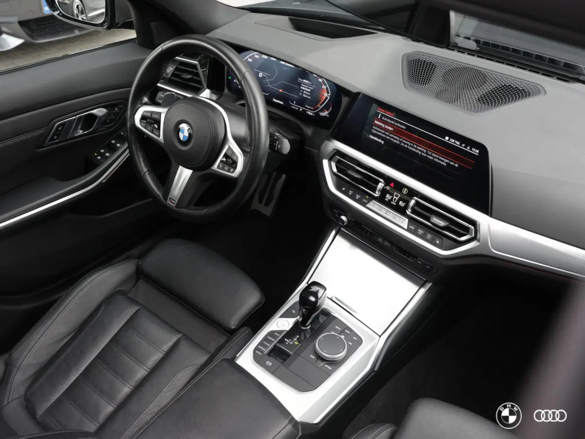M340i xDrive M SPORT / PANODAK / ACC / MEMORY / HEADUP / 19"