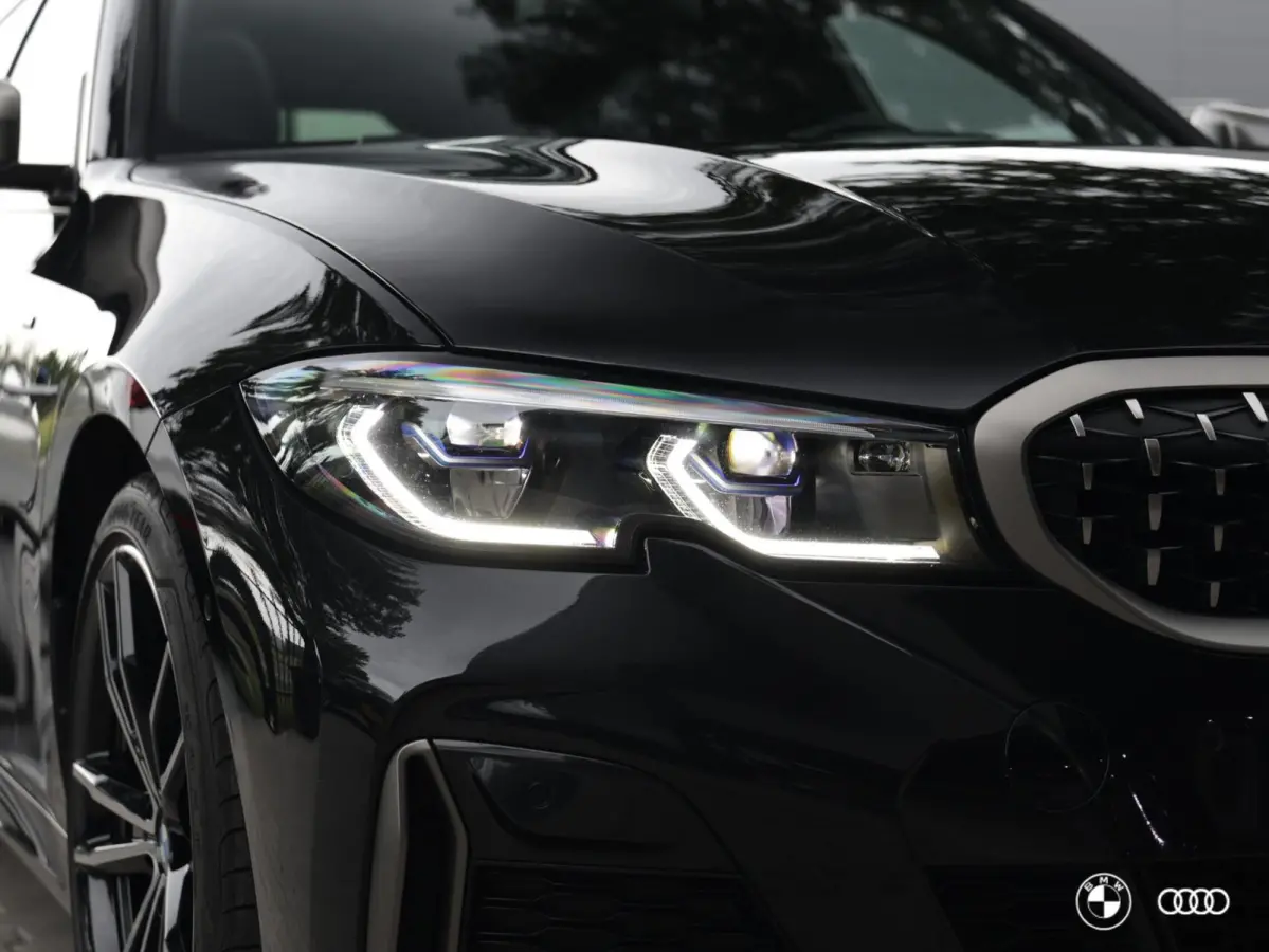 M340i xDrive M SPORT / PANODAK / ACC / MEMORY / HEADUP / 19"