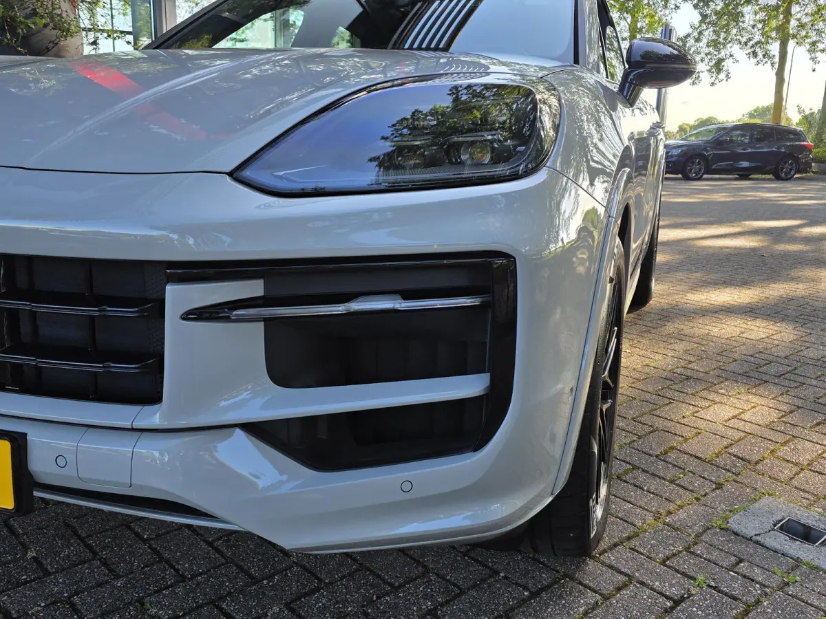3.0 E-Hybrid | Sport Design pakket | Wegkl. Trekhaak | Luchtvering | Panoramadak | Leder | LED | Sfeerverlichting | Climate Control | 21 inch