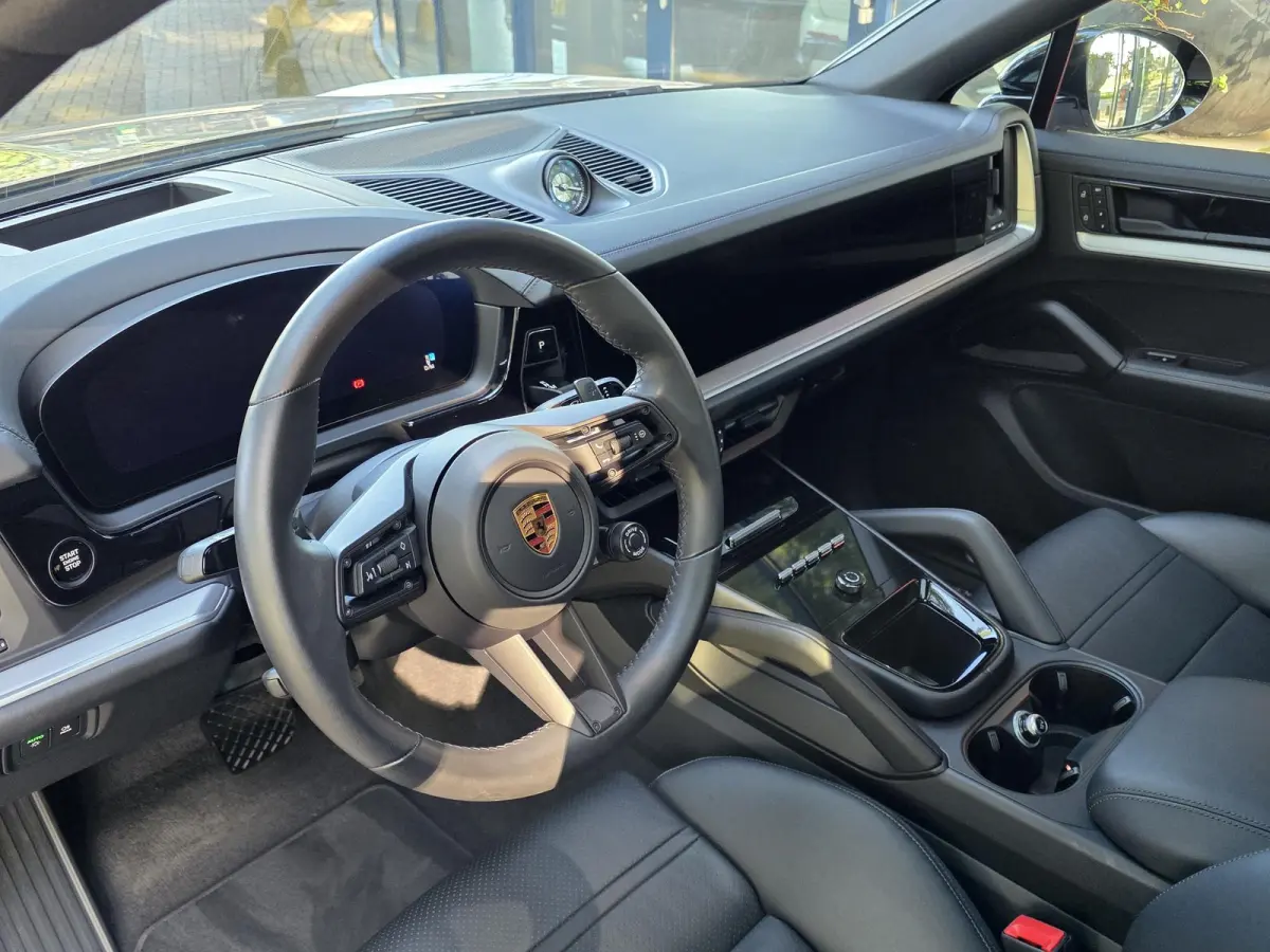 3.0 E-Hybrid | Sport Design pakket | Wegkl. Trekhaak | Luchtvering | Panoramadak | Leder | LED | Sfeerverlichting | Climate Control | 21 inch