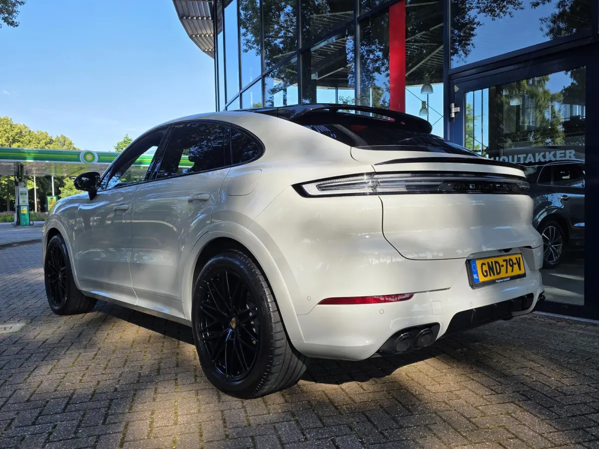 3.0 E-Hybrid | Sport Design pakket | Wegkl. Trekhaak | Luchtvering | Panoramadak | Leder | LED | Sfeerverlichting | Climate Control | 21 inch
