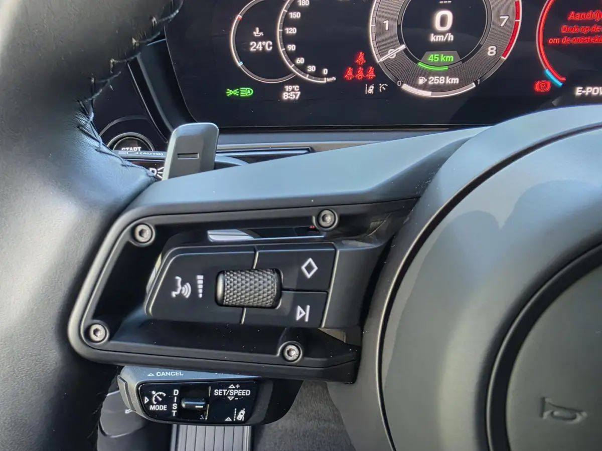 3.0 E-Hybrid | Sport Design pakket | Wegkl. Trekhaak | Luchtvering | Panoramadak | Leder | LED | Sfeerverlichting | Climate Control | 21 inch