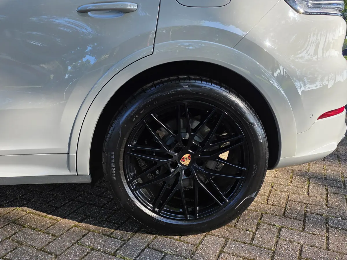 3.0 E-Hybrid | Sport Design pakket | Wegkl. Trekhaak | Luchtvering | Panoramadak | Leder | LED | Sfeerverlichting | Climate Control | 21 inch