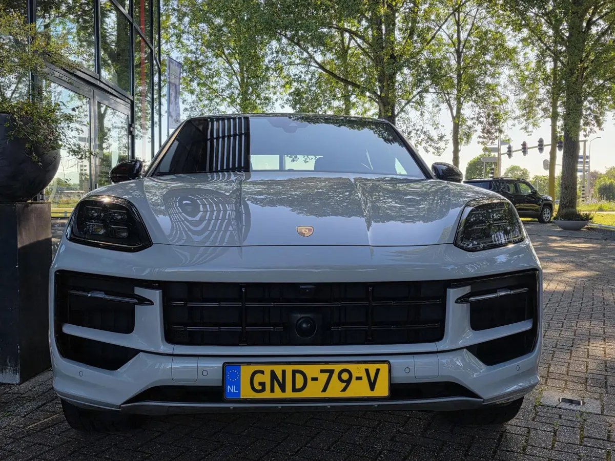 3.0 E-Hybrid | Sport Design pakket | Wegkl. Trekhaak | Luchtvering | Panoramadak | Leder | LED | Sfeerverlichting | Climate Control | 21 inch