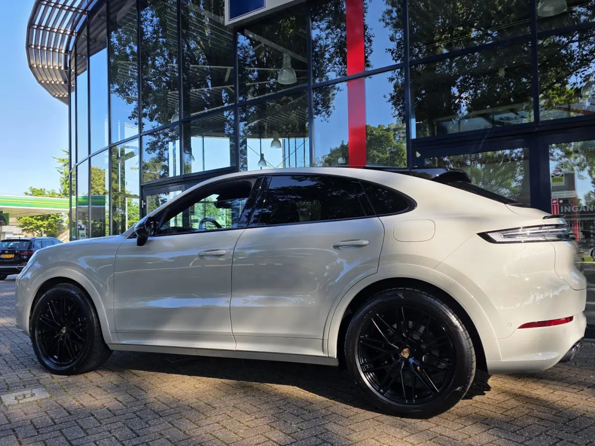 3.0 E-Hybrid | Sport Design pakket | Wegkl. Trekhaak | Luchtvering | Panoramadak | Leder | LED | Sfeerverlichting | Climate Control | 21 inch