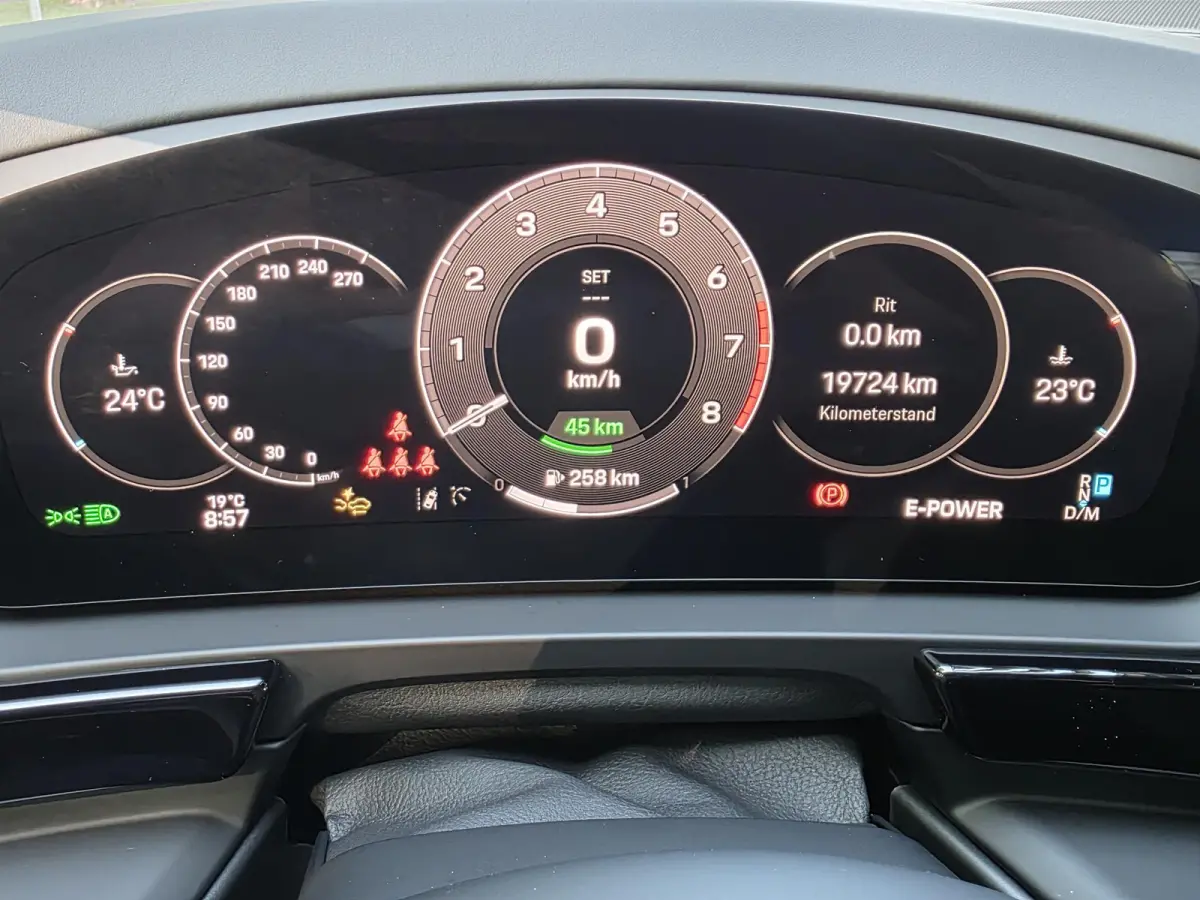 3.0 E-Hybrid | Sport Design pakket | Wegkl. Trekhaak | Luchtvering | Panoramadak | Leder | LED | Sfeerverlichting | Climate Control | 21 inch