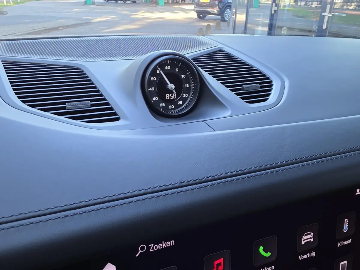 3.0 E-Hybrid | Sport Design pakket | Wegkl. Trekhaak | Luchtvering | Panoramadak | Leder | LED | Sfeerverlichting | Climate Control | 21 inch