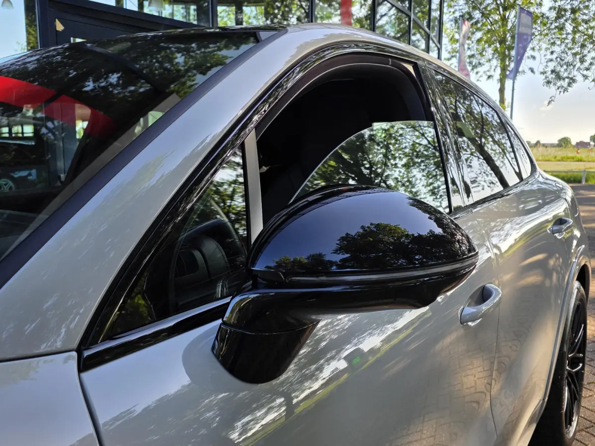 3.0 E-Hybrid | Sport Design pakket | Wegkl. Trekhaak | Luchtvering | Panoramadak | Leder | LED | Sfeerverlichting | Climate Control | 21 inch