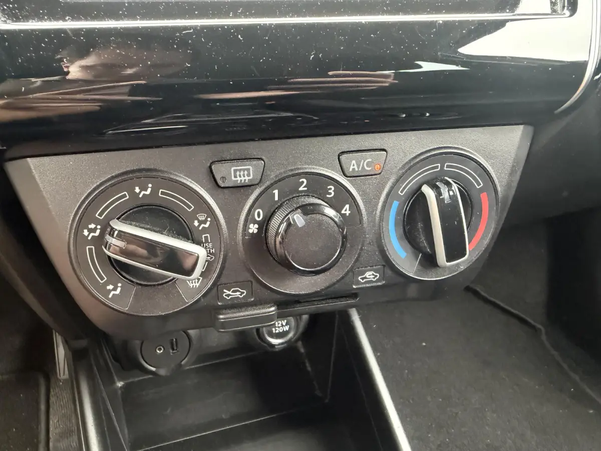 1.2 Select | Navigatie | Camera | DAB | Lichtmetalen Velgen | Airco |