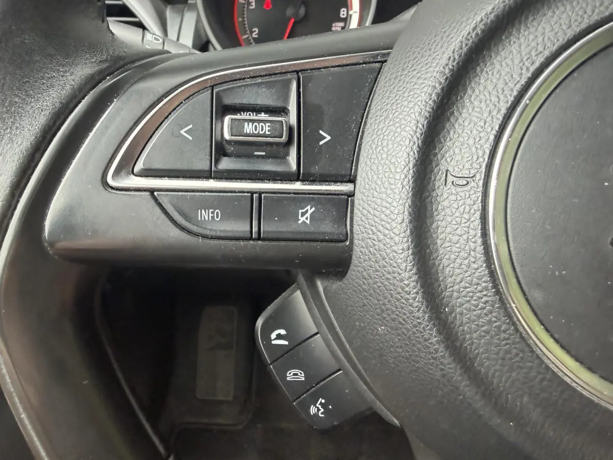 1.2 Select | Navigatie | Camera | DAB | Lichtmetalen Velgen | Airco |