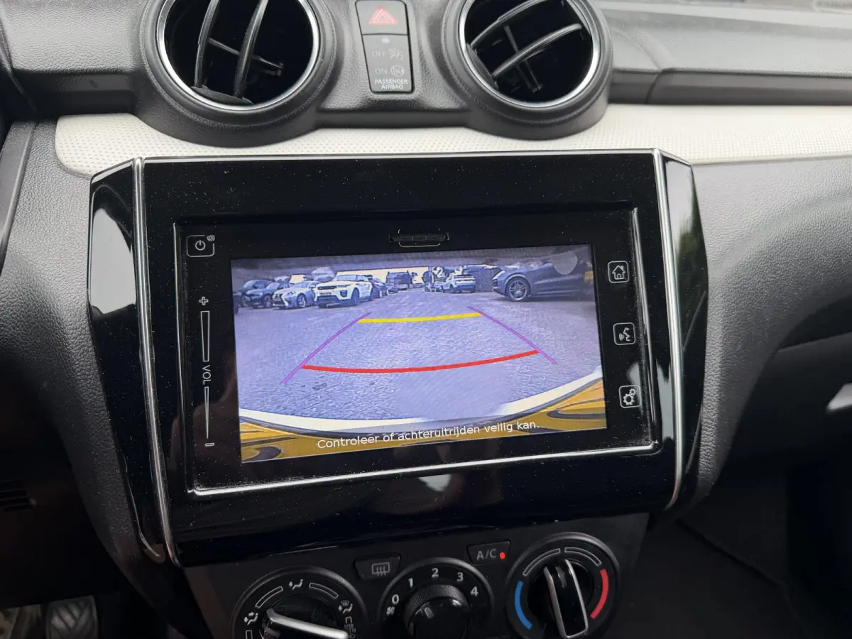 1.2 Select | Navigatie | Camera | DAB | Lichtmetalen Velgen | Airco |