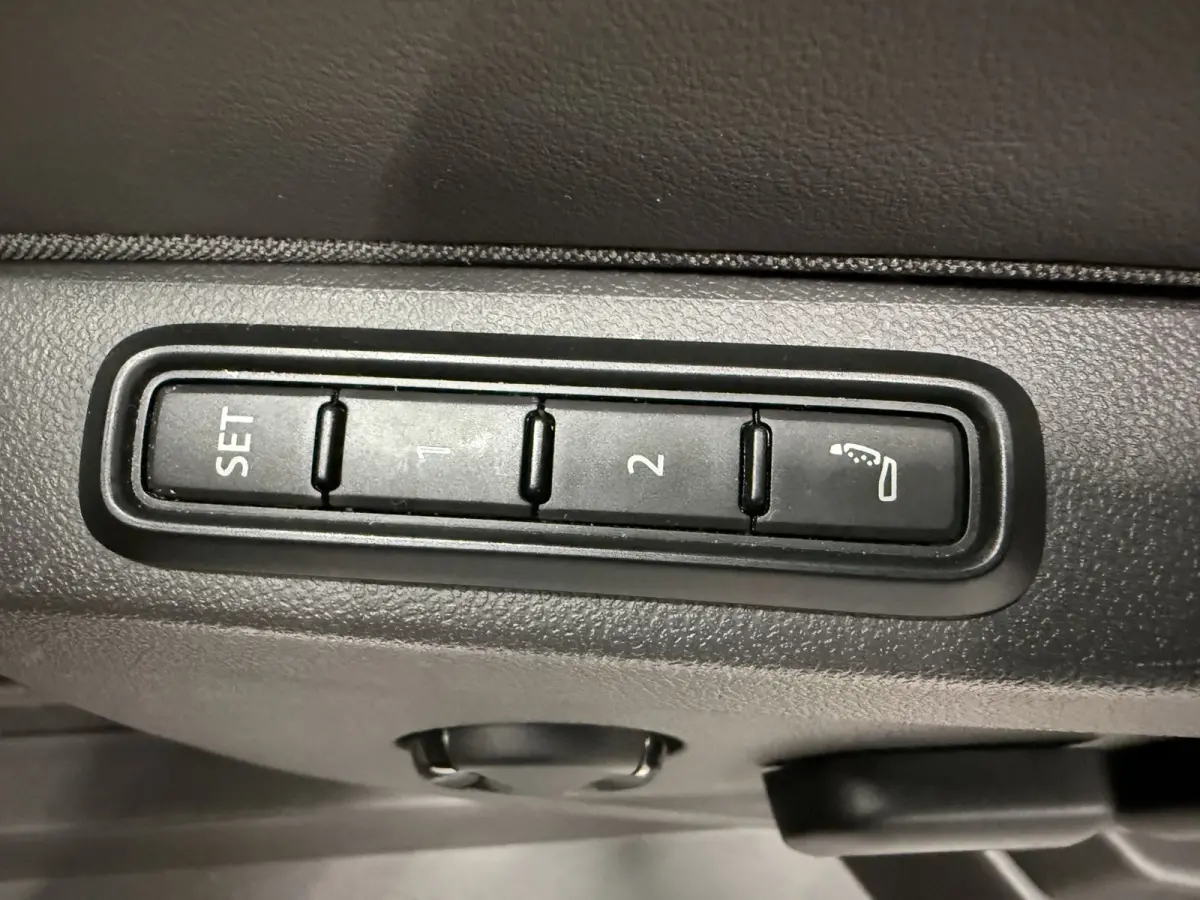 1.4 eHybrid Energetic PANO/TREKHAAK/MASSAGE/LEER/SOH 95%/HEAD-UP/IQ-LIGHT/ELECTR.SCHUIFDEUREN/ACC/360CAMERA/SFEER/STANDKACHEL/TWO-TONE/UNIEK SLECHTS 37.000KM, NET OH BEURT GEHAD BIJ VW DEALE