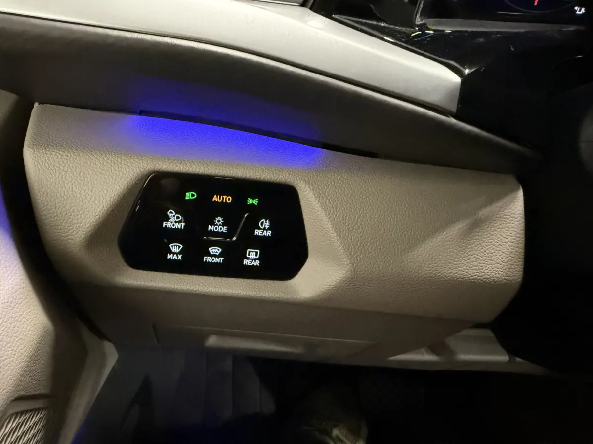 1.4 eHybrid Energetic PANO/TREKHAAK/MASSAGE/LEER/SOH 95%/HEAD-UP/IQ-LIGHT/ELECTR.SCHUIFDEUREN/ACC/360CAMERA/SFEER/STANDKACHEL/TWO-TONE/UNIEK SLECHTS 37.000KM, NET OH BEURT GEHAD BIJ VW DEALE