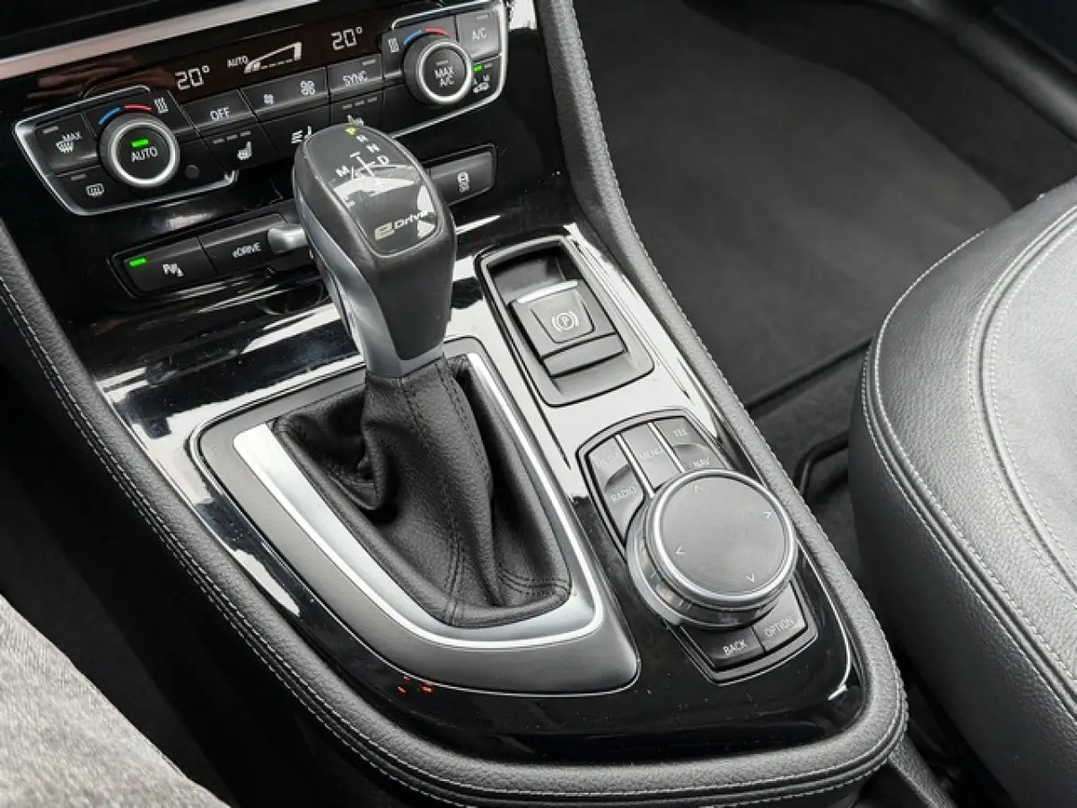 225xe Centennial High Executive met Leer, Elektische Achterklep, Climate Controle