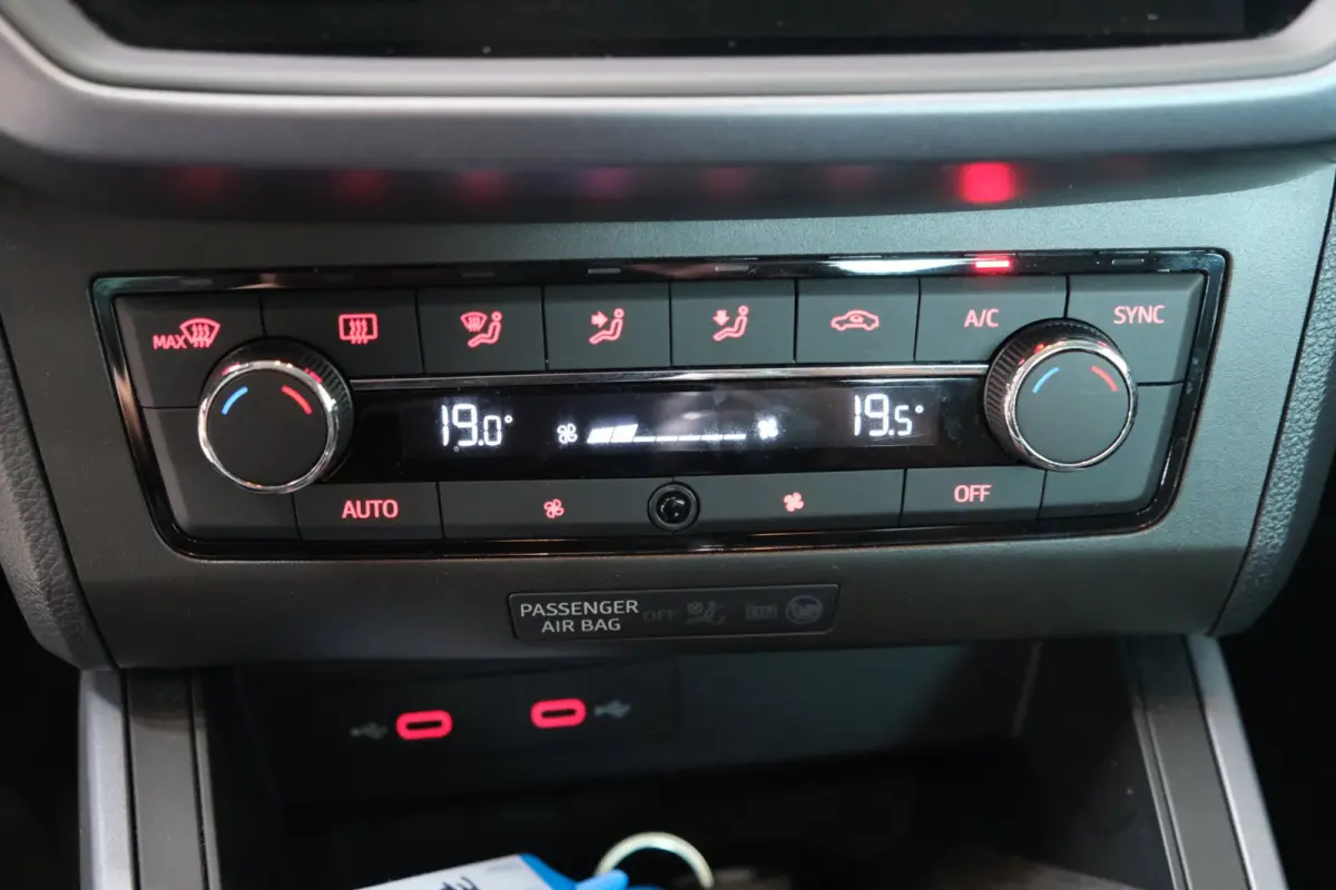 1.0 TSI Style Business Intense - N.A.P. Airco, Cruise, Navi, PDC, Carplay, Trekhaak.