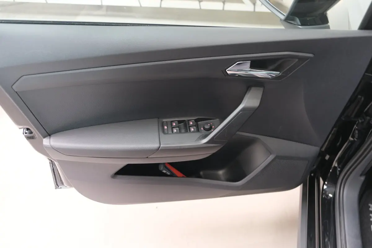1.0 TSI Style Business Intense - N.A.P. Airco, Cruise, Navi, PDC, Carplay, Trekhaak.