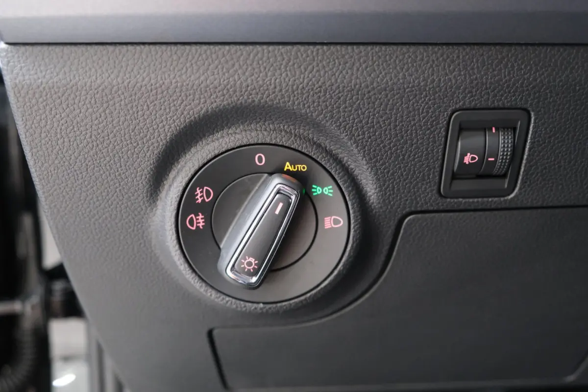 1.0 TSI Style Business Intense - N.A.P. Airco, Cruise, Navi, PDC, Carplay, Trekhaak.