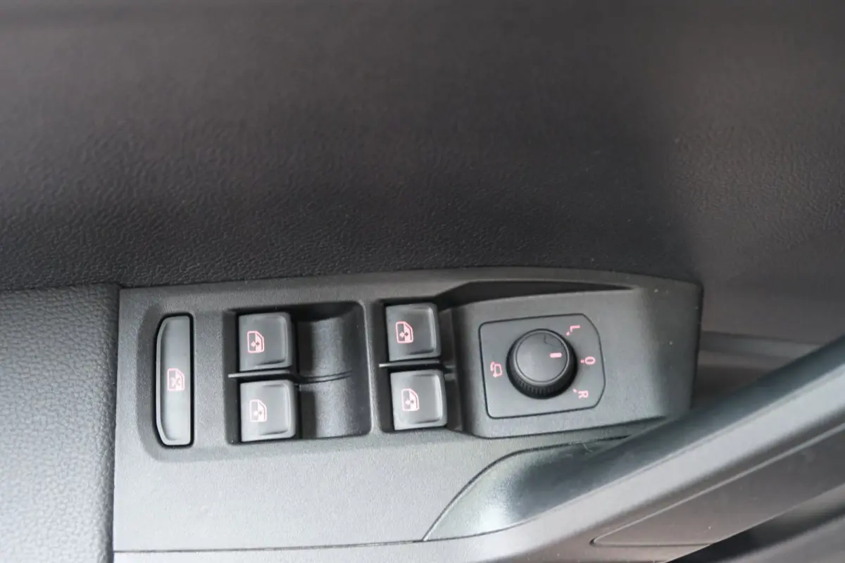 1.0 TSI Style Business Intense - N.A.P. Airco, Cruise, Navi, PDC, Carplay, Trekhaak.