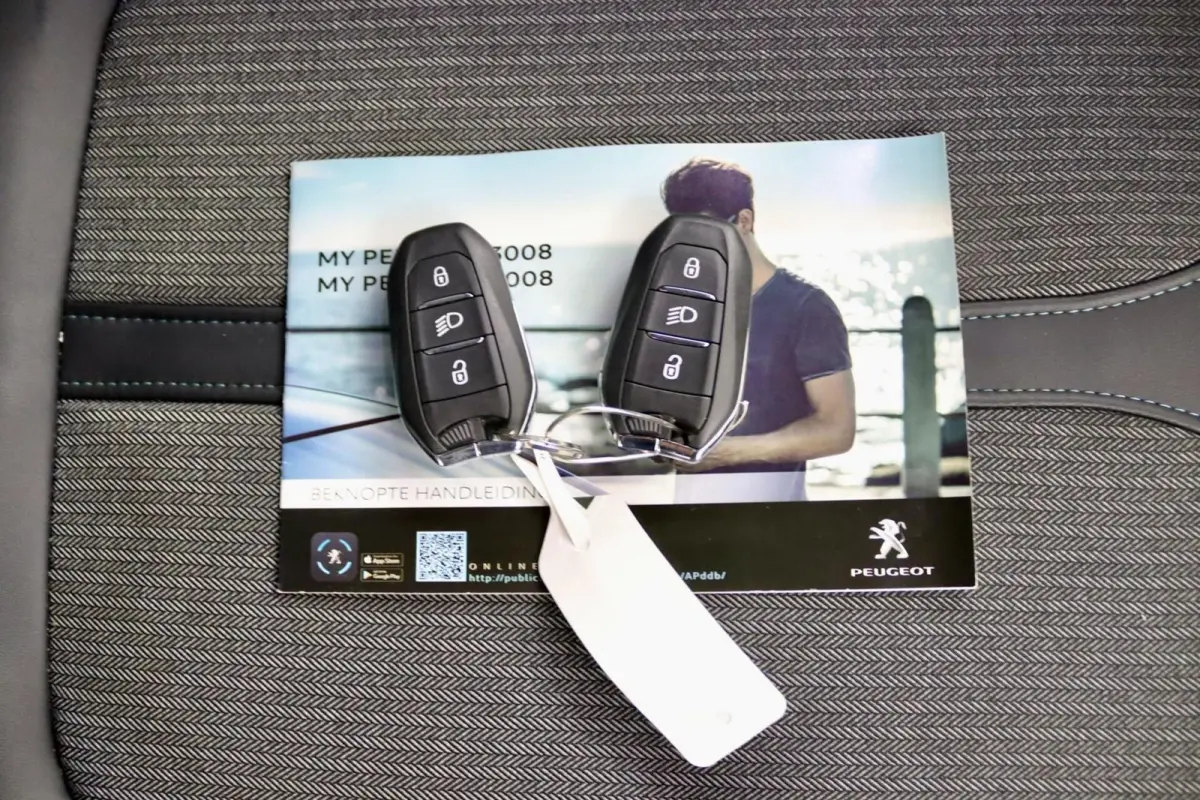 1.2 PureTech Allure Business zwart automaat