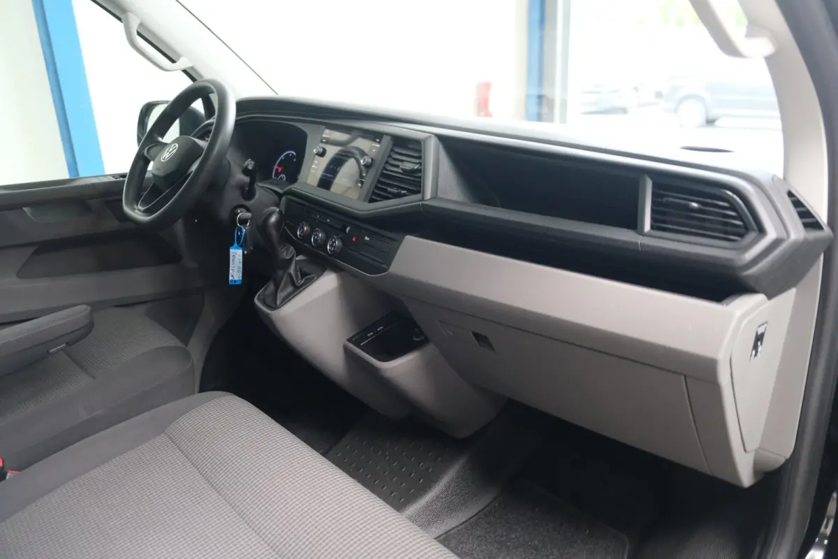 2.0 TDI 150PK L2H1 28 Comfortline Automaat - Airco, Cruise, Navi, PDC, Camera, Carplay, Trekhaak.