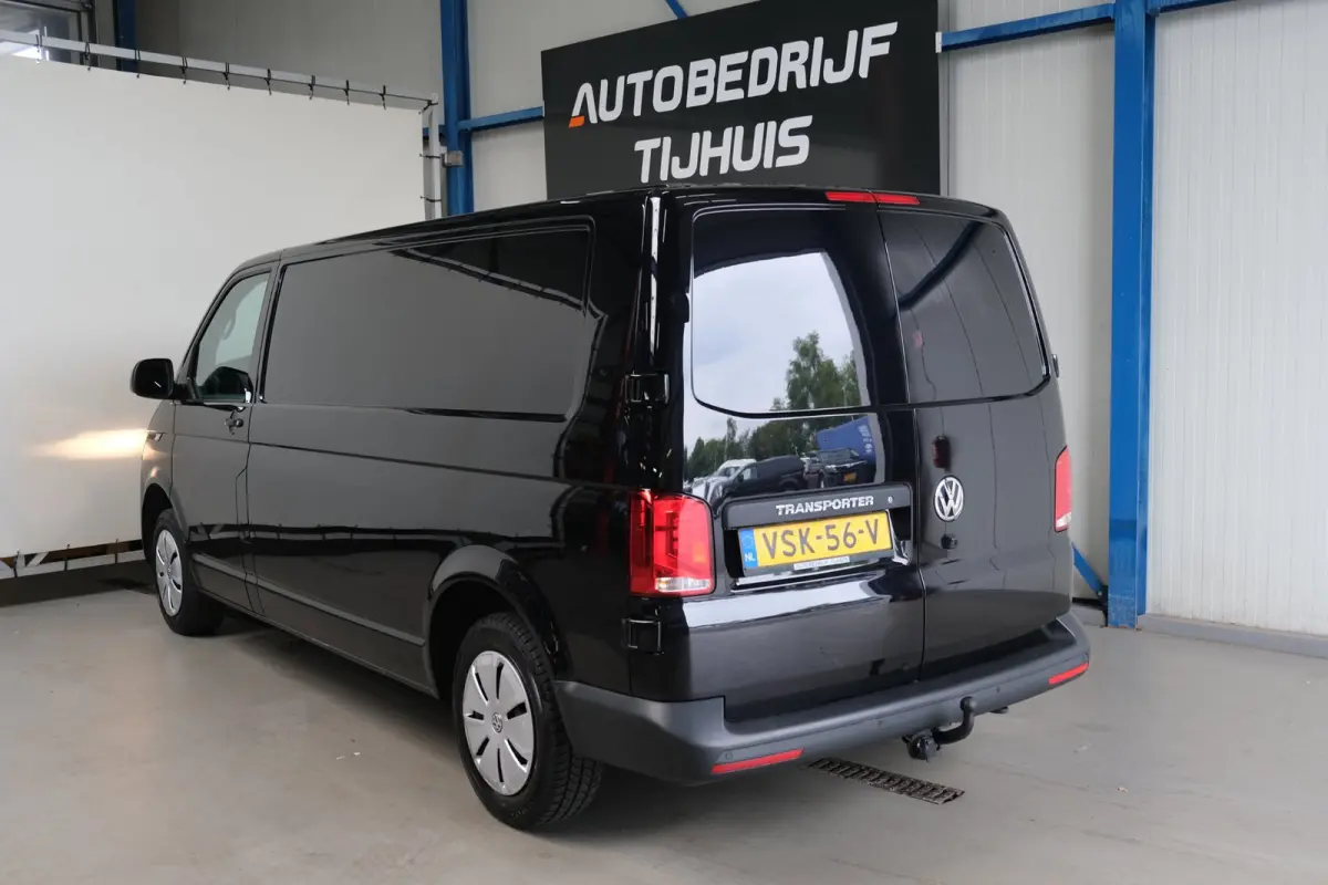 2.0 TDI 150PK L2H1 28 Comfortline Automaat - Airco, Cruise, Navi, PDC, Camera, Carplay, Trekhaak.