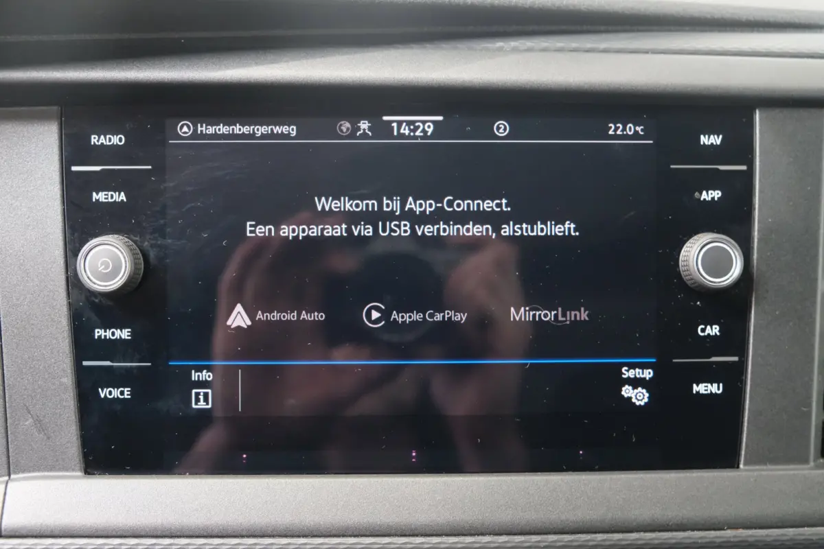 2.0 TDI 150PK L2H1 28 Comfortline Automaat - Airco, Cruise, Navi, PDC, Camera, Carplay, Trekhaak.