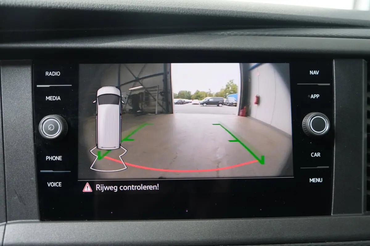 2.0 TDI 150PK L2H1 28 Comfortline Automaat - Airco, Cruise, Navi, PDC, Camera, Carplay, Trekhaak.