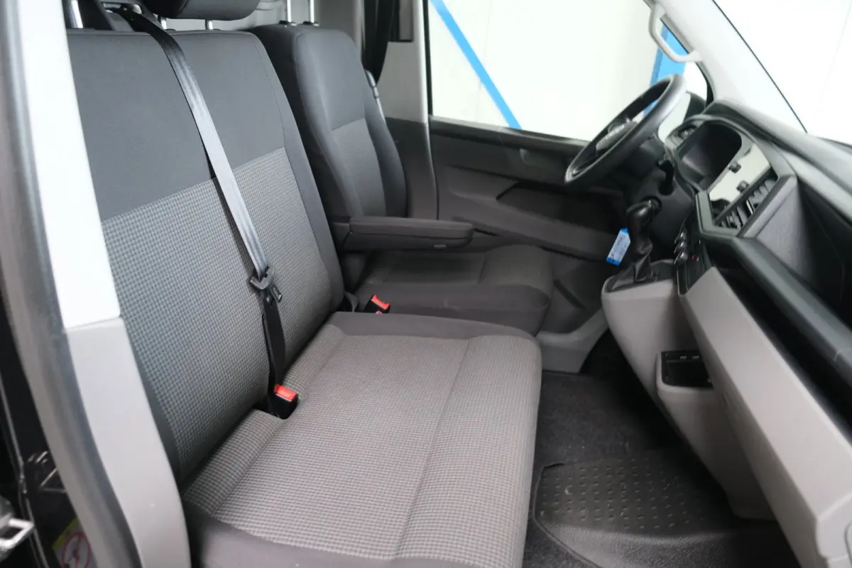 2.0 TDI 150PK L2H1 28 Comfortline Automaat - Airco, Cruise, Navi, PDC, Camera, Carplay, Trekhaak.