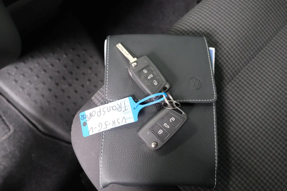 2.0 TDI 150PK L2H1 28 Comfortline Automaat - Airco, Cruise, Navi, PDC, Camera, Carplay, Trekhaak.