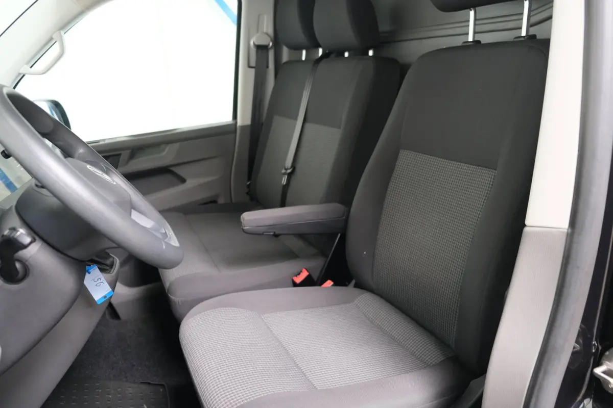 2.0 TDI 150PK L2H1 28 Comfortline Automaat - Airco, Cruise, Navi, PDC, Camera, Carplay, Trekhaak.